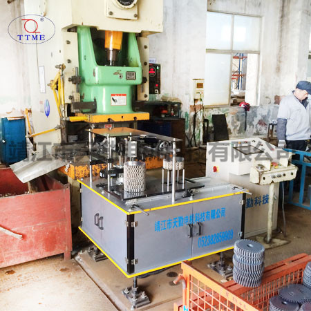伺服驅(qū)動單送機(jī)械手